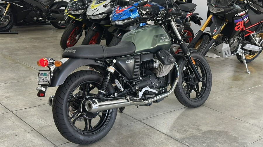 2015 Moto Guzzi V7 Stone