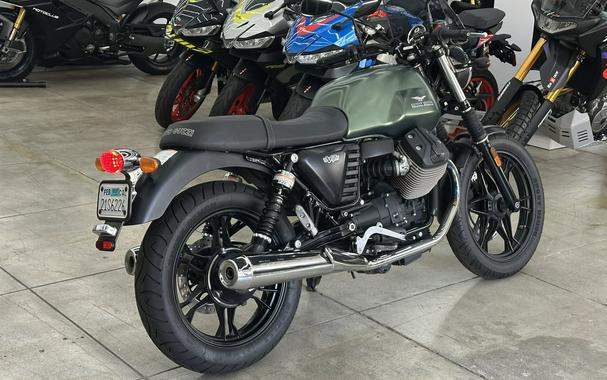 2015 Moto Guzzi V7 Stone