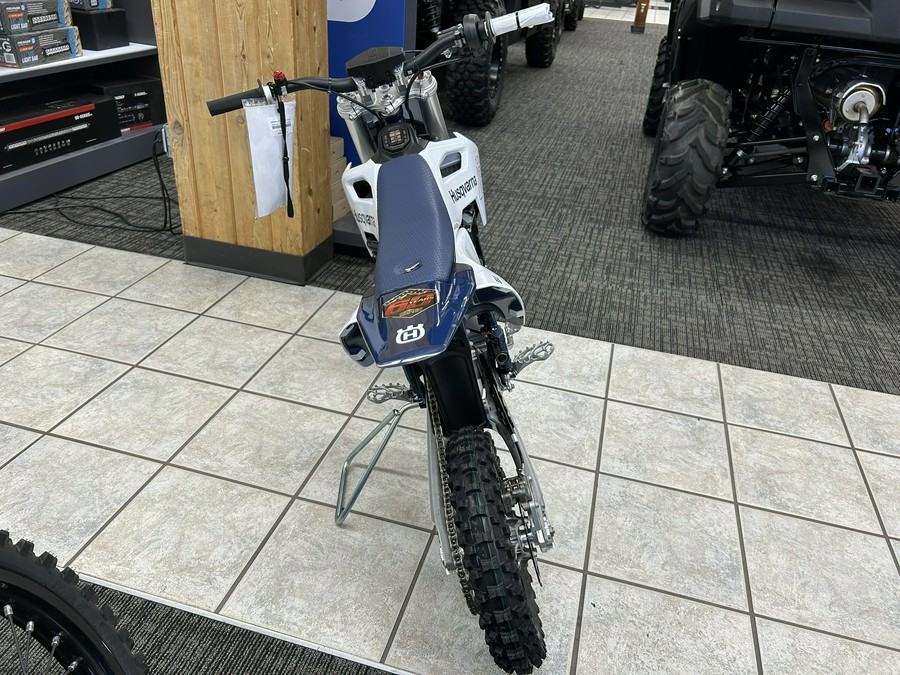 2027 Husqvarna Motorcycles EE 5