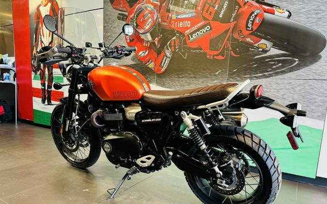 2024 Triumph Scrambler 1200 XE Baja Orange / Phantom Black