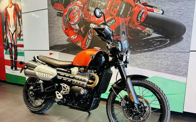 2024 Triumph Scrambler 1200 XE Baja Orange / Phantom Black