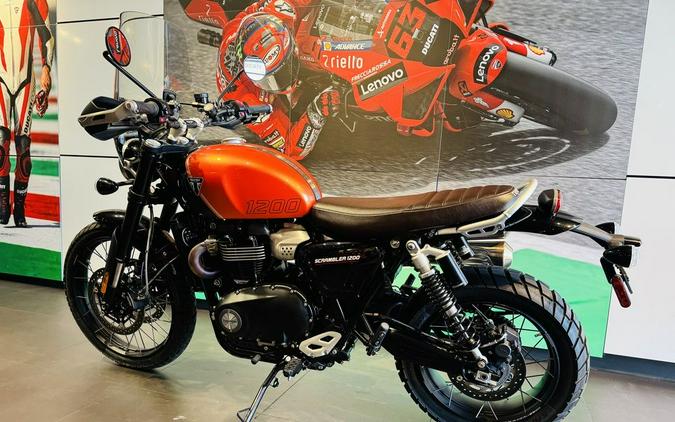 2024 Triumph Scrambler 1200 XE Baja Orange / Phantom Black