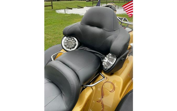 2017 FLHTCUTG - GOLD/BLACK - Harley-Davidson®