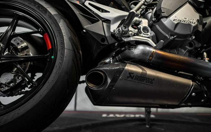 2024 Ducati Streetfighter V2 Storm Green