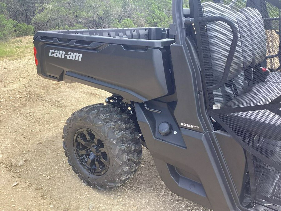 2025 Can-Am™ Defender DPS HD7