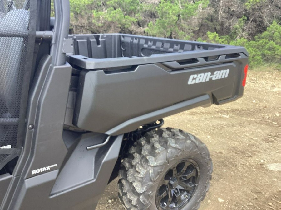 2025 Can-Am™ Defender DPS HD7