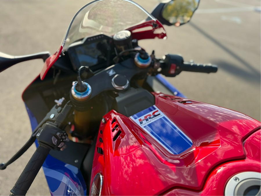 2025 Honda CBR1000RR-R Fireblade SP