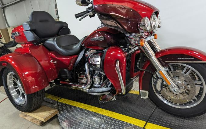 2018 Harley-Davidson Tri Glide Ultra Wicked Red/Twisted Cherry