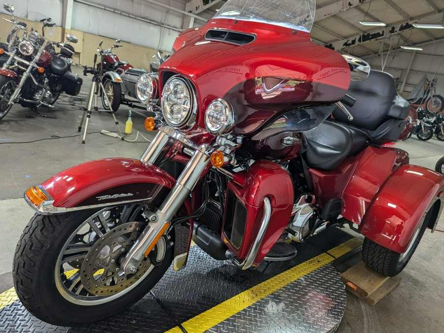 2018 Harley-Davidson Tri Glide Ultra Wicked Red/Twisted Cherry