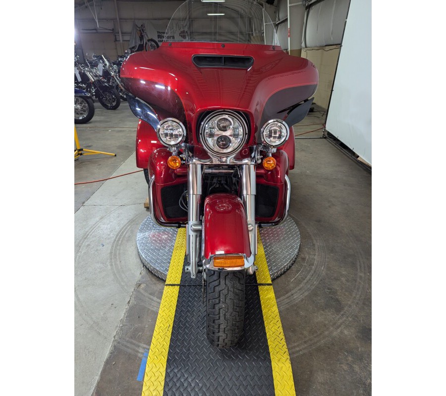 2018 Harley-Davidson Tri Glide Ultra Wicked Red/Twisted Cherry