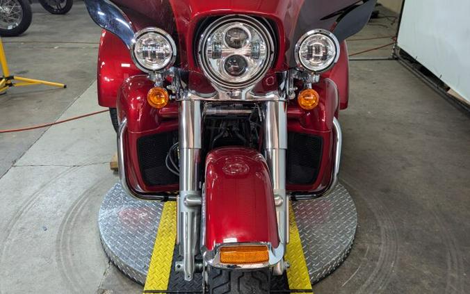 2018 Harley-Davidson Tri Glide Ultra Wicked Red/Twisted Cherry