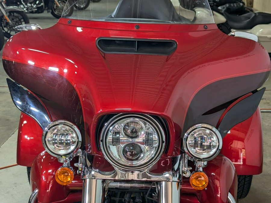 2018 Harley-Davidson Tri Glide Ultra Wicked Red/Twisted Cherry