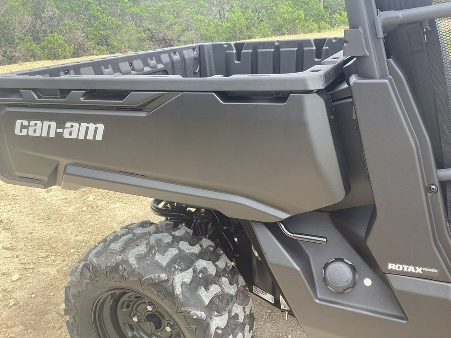 2025 Can-Am™ Defender MAX HD7