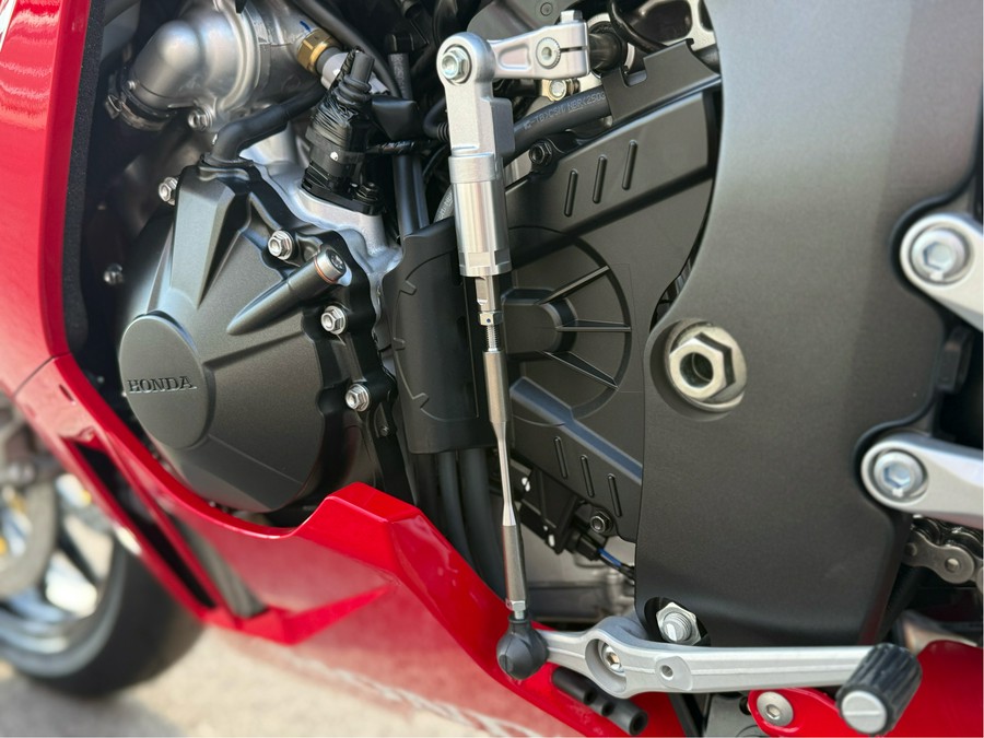 2025 Honda CBR1000RR-R Fireblade SP