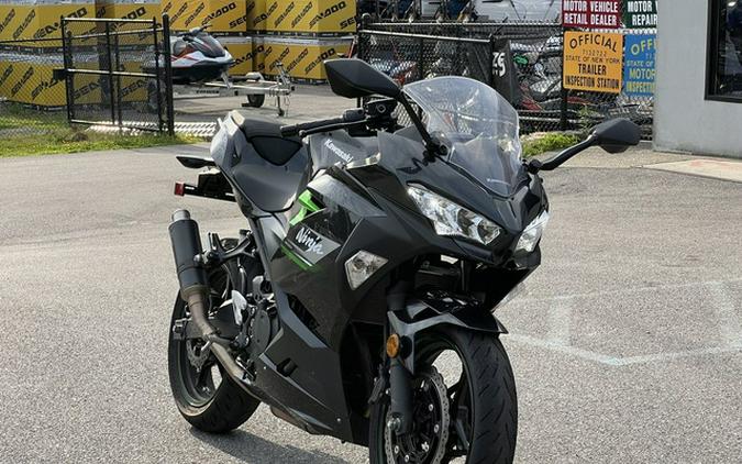 2023 Kawasaki Ninja 400 Matrix Camo Gray/Metallic Matte Carbon