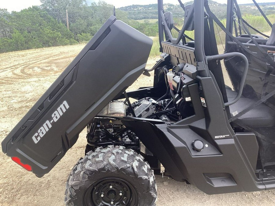 2025 Can-Am™ Defender MAX HD7