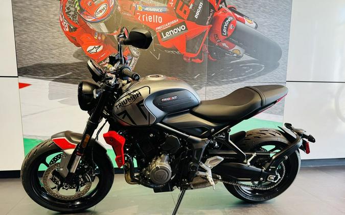 2022 Triumph Trident 660 Silver Ice Diablo Red