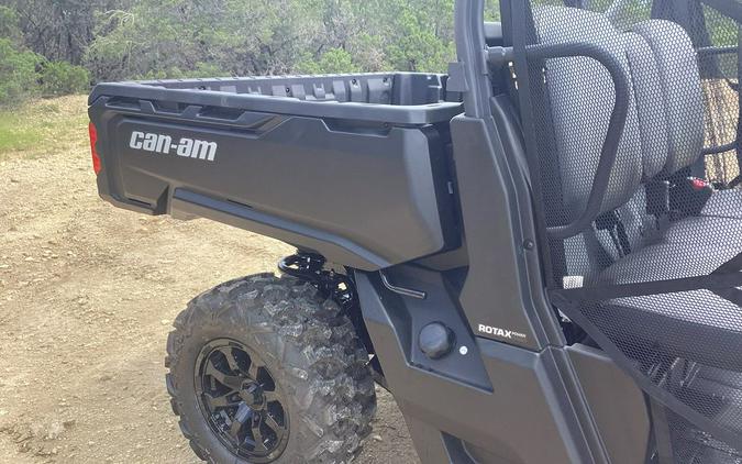 2025 Can-Am™ Defender DPS HD7