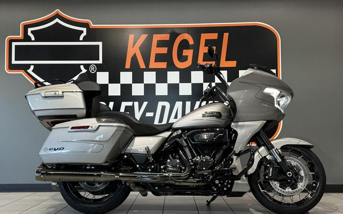 2023 Harley-Davidson® CVO™ Road Glide® Dark Platinum w/Pinstripe
