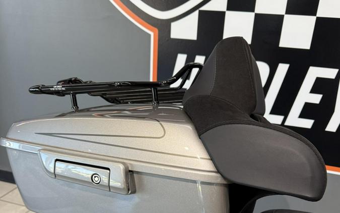 2023 Harley-Davidson® CVO™ Road Glide® Dark Platinum w/Pinstripe