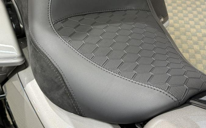 2023 Harley-Davidson® CVO™ Road Glide® Dark Platinum w/Pinstripe