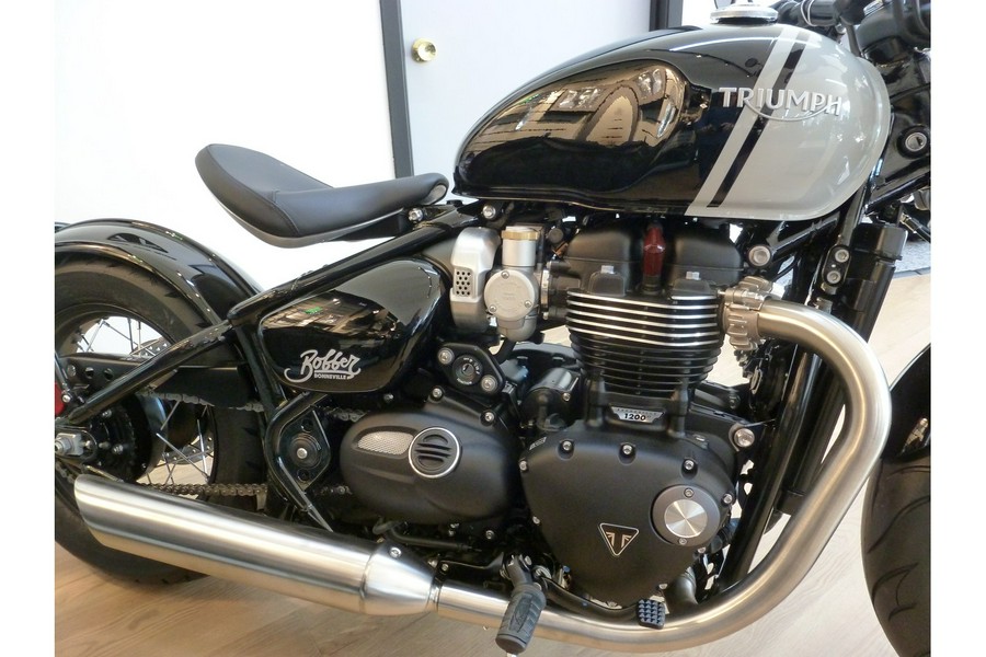 2024 Bonneville Bobber Jet Black/Ash Gray - Triumph