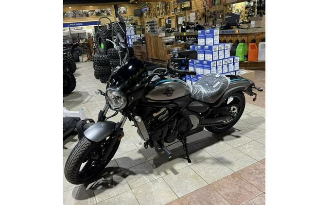 2025 Kawasaki Vulcan® S Café 650 - Metallic Moondust Gray / Metallic Spark Black