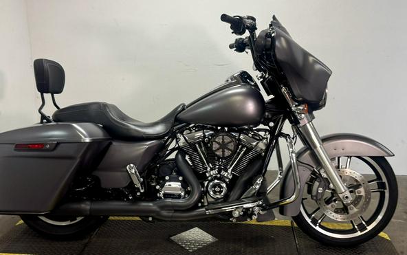 FLHXS 2017 Street Glide® Special