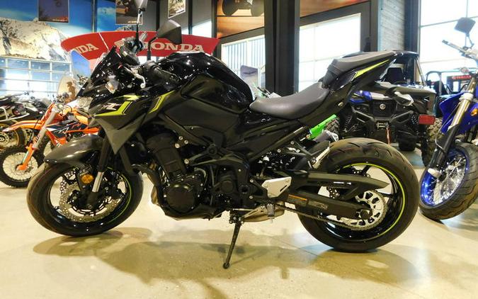 2024 Kawasaki Z900 ABS Metallic Spark Black/Metallic Matte Dark Gray