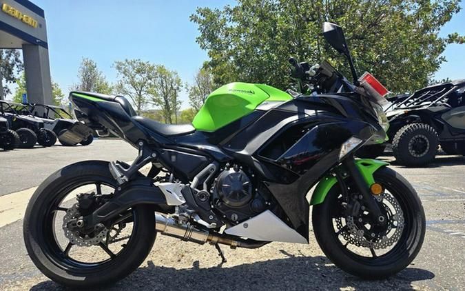 2022 Kawasaki Ninja 650 KRT Edition Metallic Matte Graphenesteel Gray