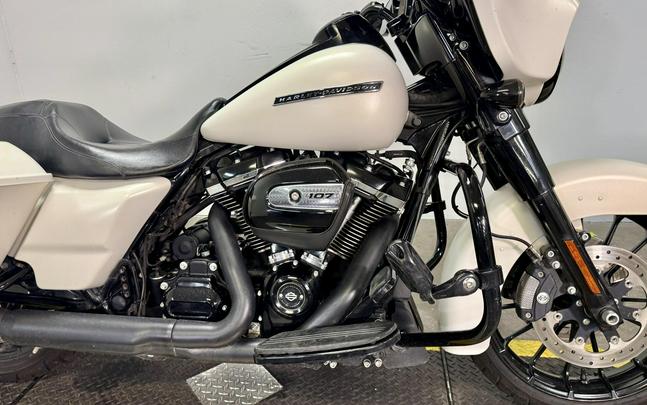 FLHXS 2018 Street Glide® Special