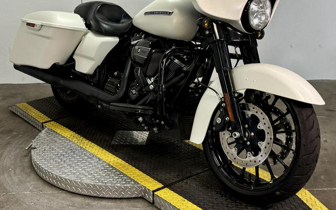 FLHXS 2018 Street Glide® Special