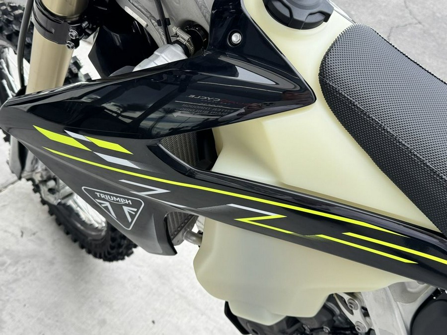 2026 Triumph TF 450-C Jet black/ Pure white