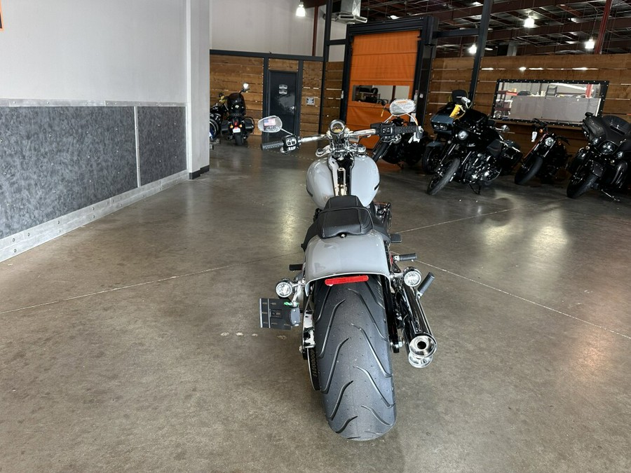 Harley-Davidson® Breakout™ 2026