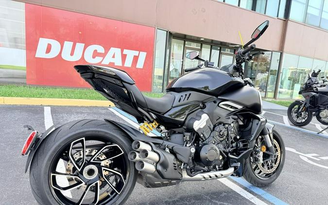 2023 Ducati Diavel V4 Thrilling Black