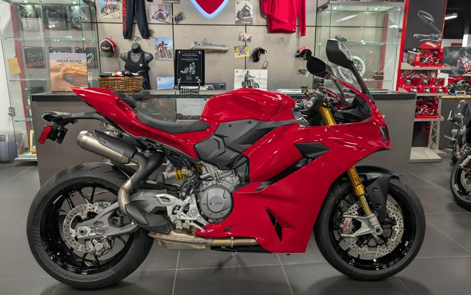 2026 Ducati PANIGALE V2S