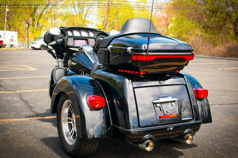 2023 Harley-Davidson Tri Glide Ultra FLHTCUTG