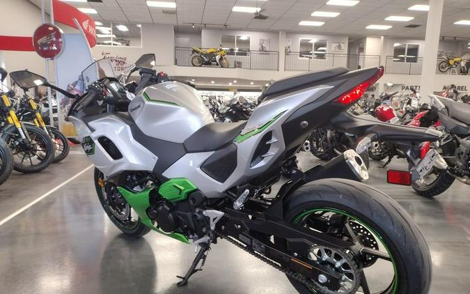 2024 Kawasaki Ninja® 7 Hybrid ABS