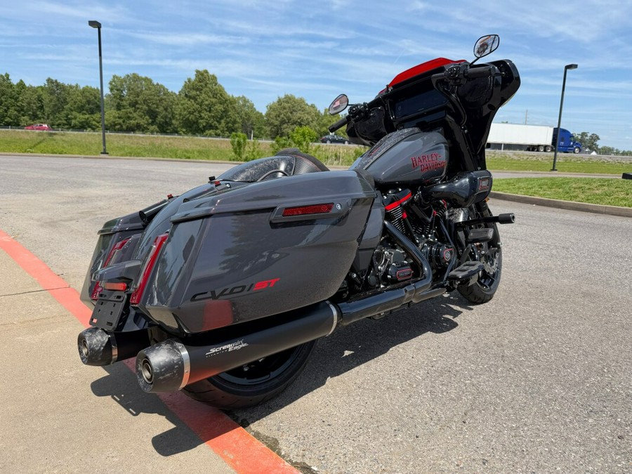 2026 Harley-Davidson® CVO Street Glide ST Inferno Gray