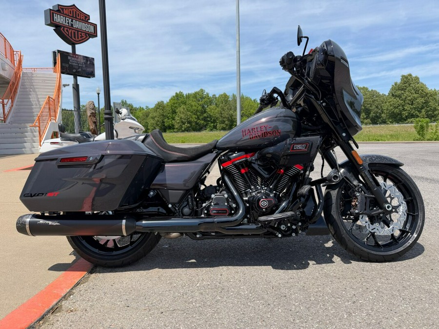 2026 Harley-Davidson® CVO Street Glide ST Inferno Gray