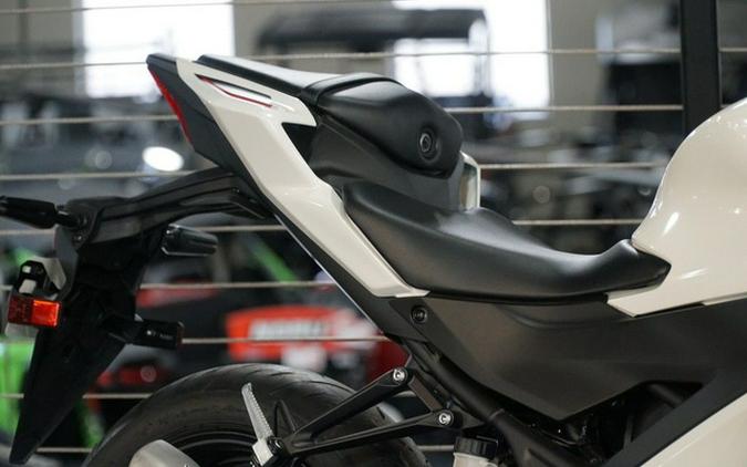 2026 Yamaha YZF R3 70Th Anniversary Edition