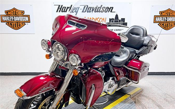 2017 Harley-Davidson Touring Ultra Limited FLHTK 32,117 Miles