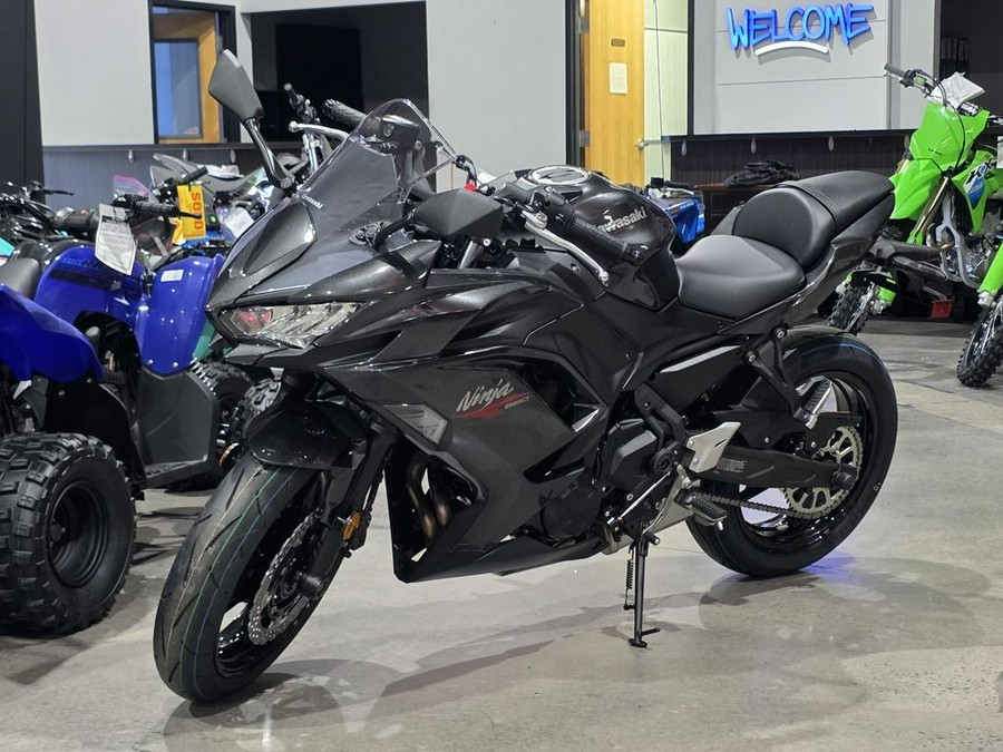 2026 Kawasaki Ninja® 650 Base