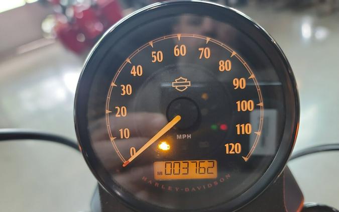 XL 883N 2022 Iron 883™