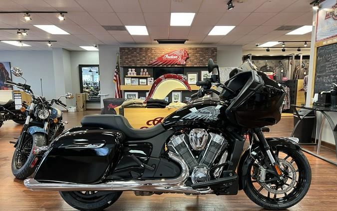 2023 Indian Motorcycle® Challenger® Black Metallic