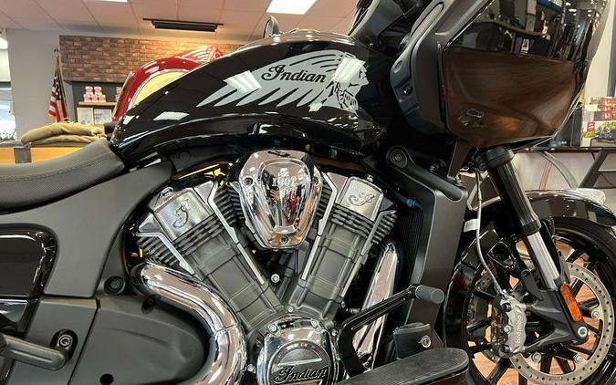 2023 Indian Motorcycle® Challenger® Black Metallic