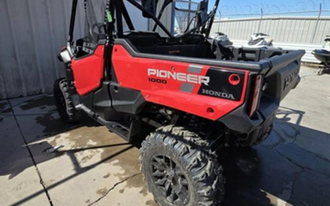 2025 Honda Pioneer 1000 Deluxe