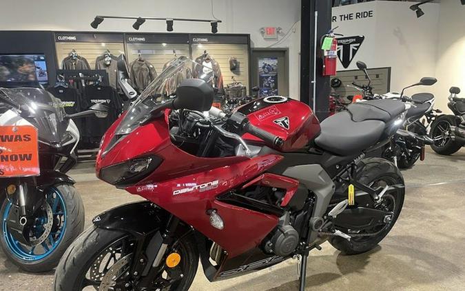 2025 Triumph Daytona 660 Carnival Red/Sapphire Black 660 Carnival RedSapphire Black
