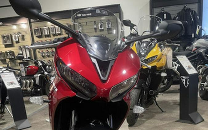 2025 Triumph Daytona 660 Carnival Red/Sapphire Black 660 Carnival RedSapphire Black