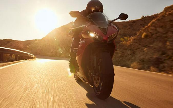 2025 Triumph Daytona 660 Carnival Red/Sapphire Black 660 Carnival RedSapphire Black